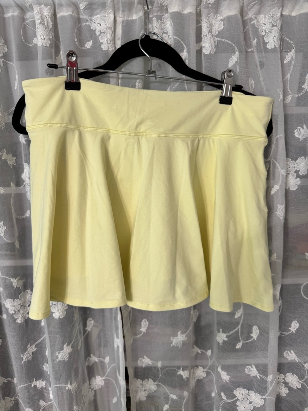 TNA (Aritzia) Pale Yellow Tennis Skirt